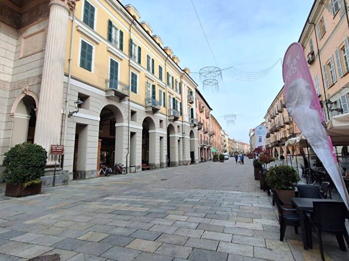 Appartamento trilocale in affitto in Via Roma, Centro Storico, Cuneo