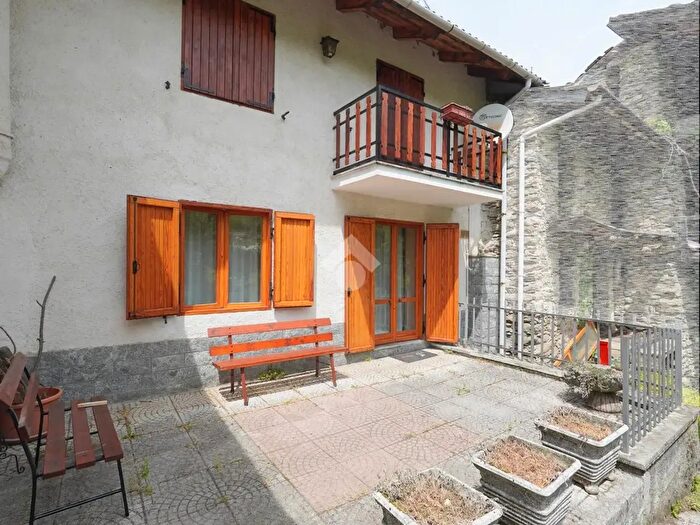 Casa trilocale in vendita in Via Santa Croce, Gravere