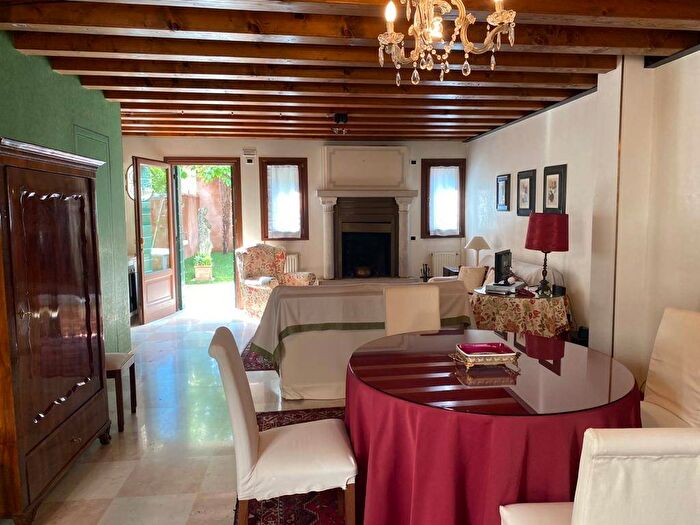 Casa con 5 locali in affitto in Vicolo Pescheria, Piazza del Grano Burchiellati, Treviso