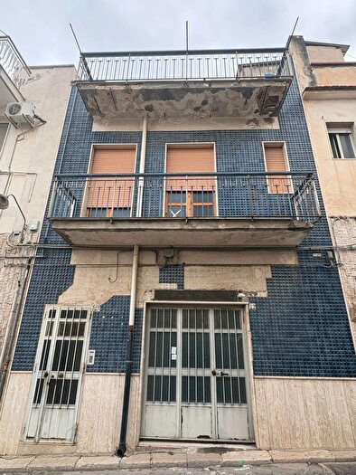 Casa con 5 locali in vendita in Canosa Di Puglia