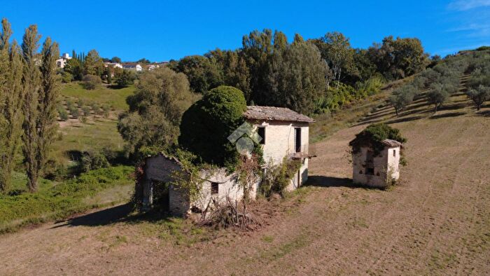 Casa quadrilocale in vendita in Via Collevico, Torri In Sabina