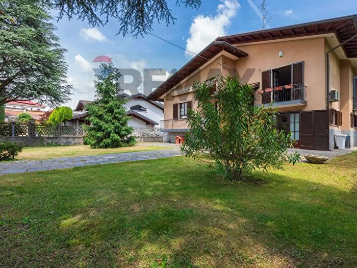 Casa con 5 locali in vendita in Via Veroncorella, Busto Arsizio