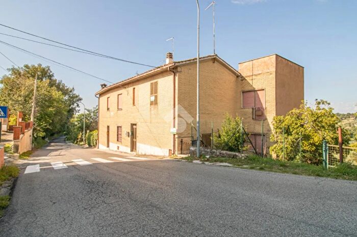 Casa con 6 locali in vendita in Via Roma, Forano