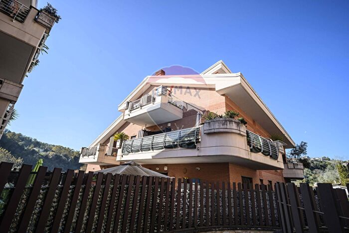 Appartamento trilocale in vendita in Via Vigna del Piano, Riano