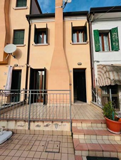 Casa trilocale in vendita in Via Roma, Porto Viro