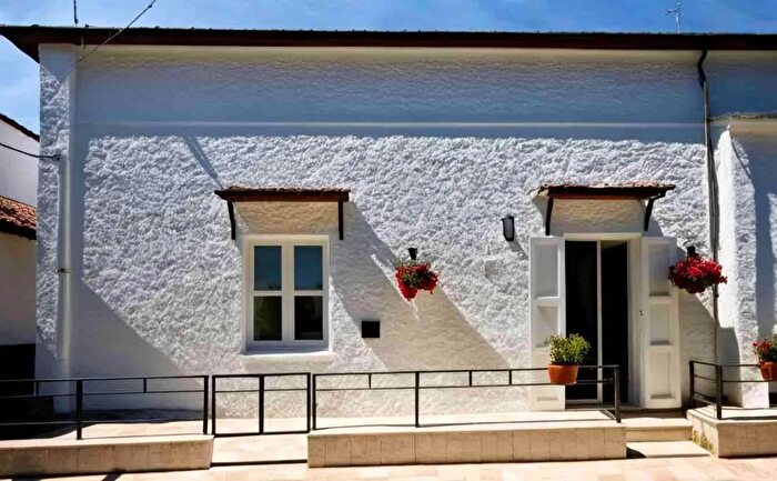 Casa trilocale in vendita in Via Provinciale, Andrano