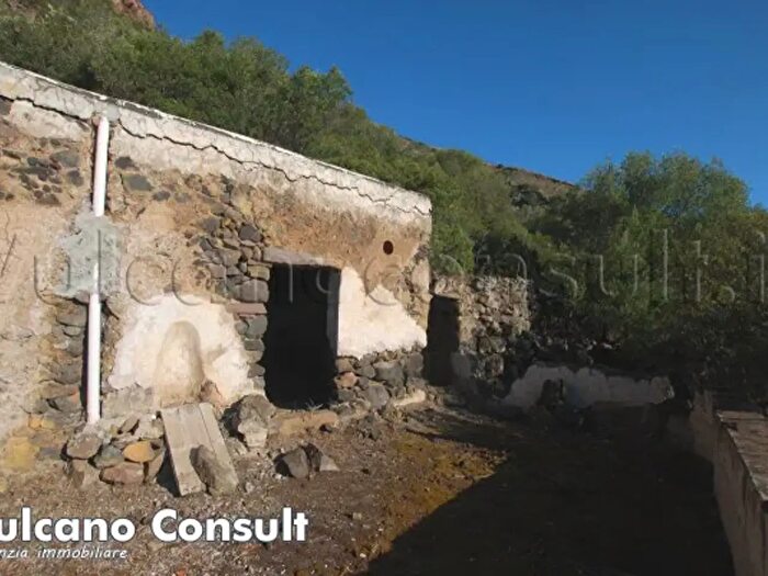 Casa bilocale in vendita in Via Maggio, Lipari