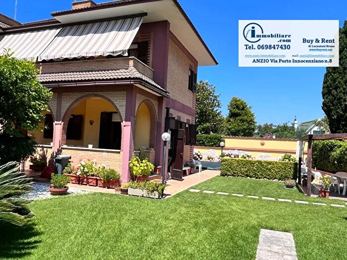 Casa quadrilocale in vendita in Via Amaranto, Anzio