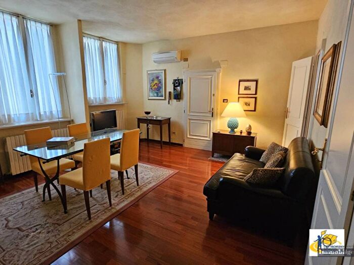 Appartamento trilocale in vendita in Borgo San Biagio, Centro Storico, Parma