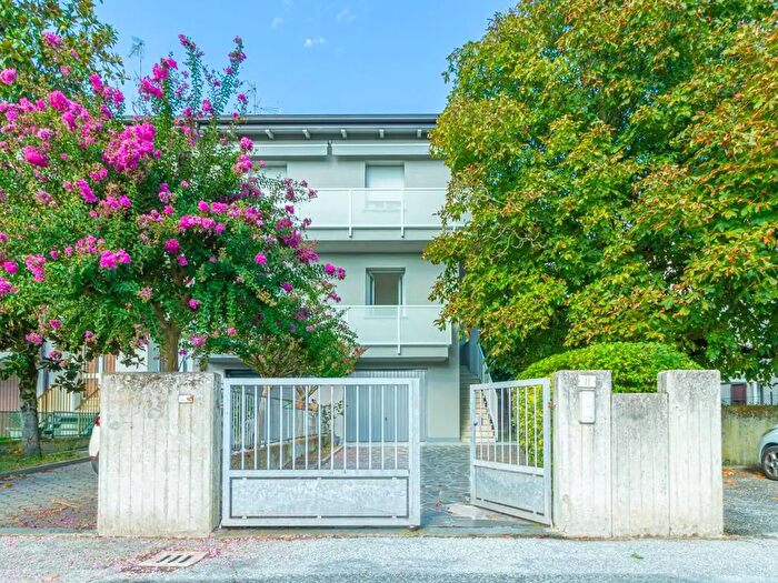 Appartamento con 5 locali in vendita in Via Malafarina, Pieve Di Cento