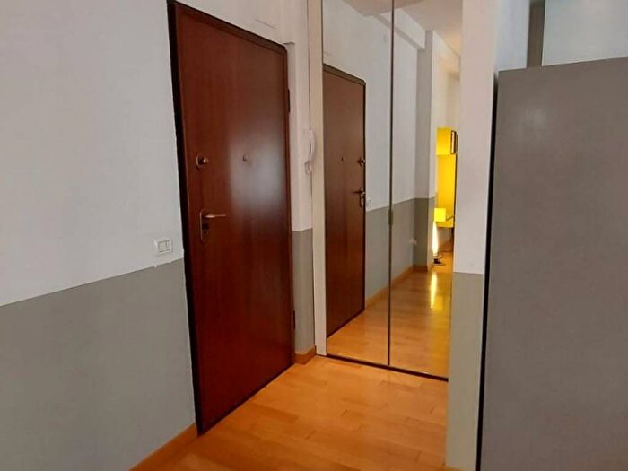 Appartamento trilocale in affitto in Corso Genova, Milano