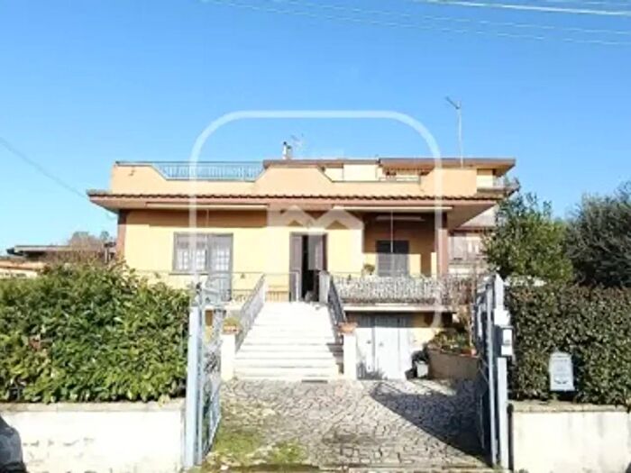 Casa trilocale in vendita in Via Casteldelci, Roma