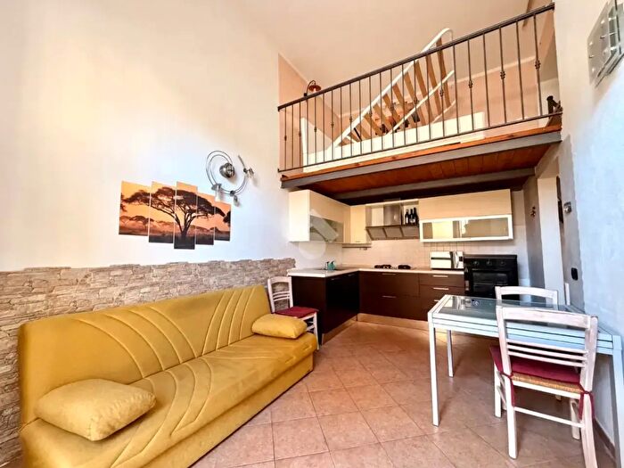 Appartamento trilocale in vendita in Via Chiesa Vecchia, Albenga