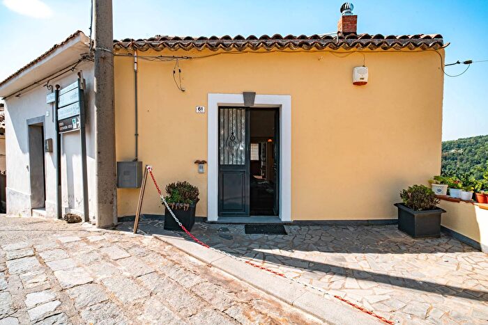 Casa con 8 locali in vendita in Via Marconi, SantAlfio