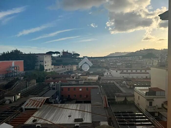 Appartamento bilocale in vendita in Calata Capodichino, Napoli