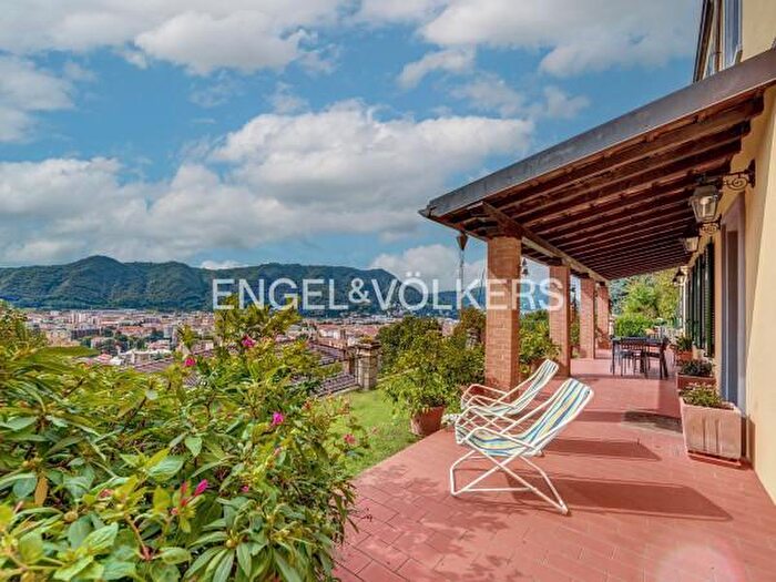 Casa con 6 locali in vendita in Como