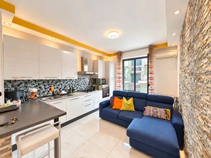 Appartamento quadrilocale in vendita in Via Gardone, Milano
