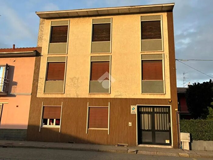 Casa con 8 locali in vendita in Corso Milano, Novara