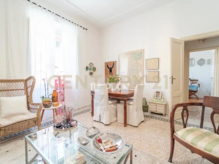 Appartamento trilocale in vendita in Via Nemorense, Roma