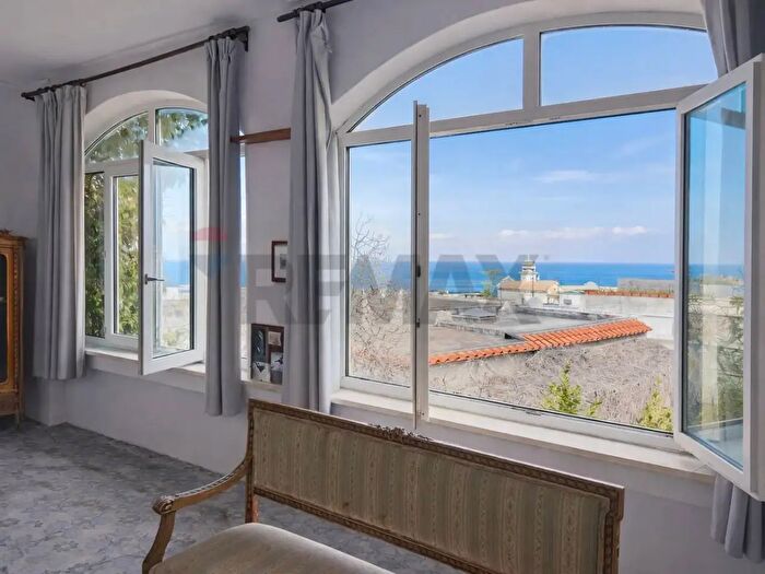 Casa con 10 locali in vendita in Casamicciola Terme