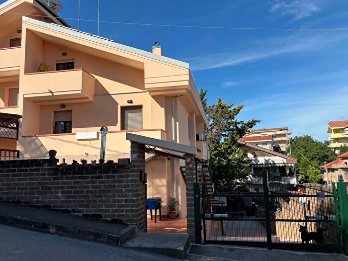 Casa con 7 locali in vendita in Via Martiri di Belfiore B, Montesilvano