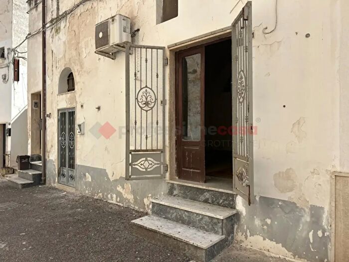 Casa con 6 locali in vendita in Via Battista, Grottaglie