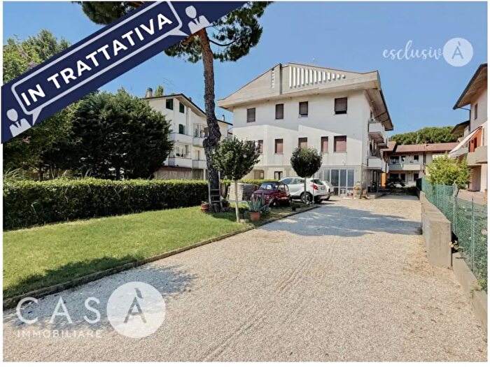 Casa quadrilocale in vendita in Viale Arno, Cesenatico