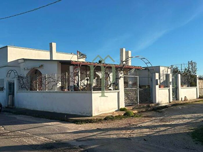 Casa con 6 locali in vendita in Carovigno