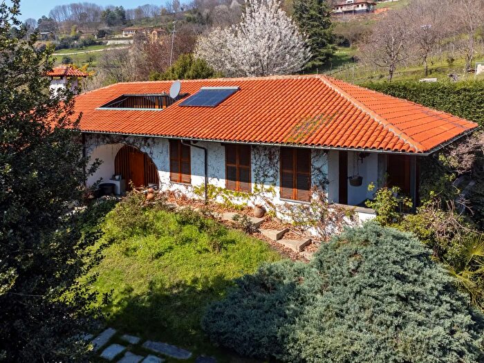 Casa con 9 locali in vendita in Via Davico, Pinerolo