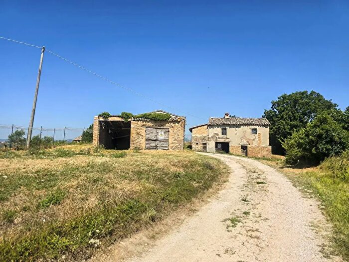 Casa con 6 locali in vendita in Collelungo, Peglio