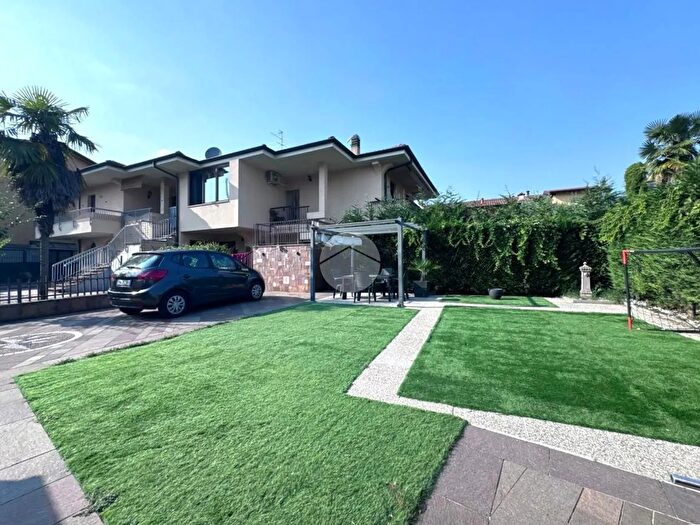 Appartamento trilocale in vendita in Via Raffaello, Montello