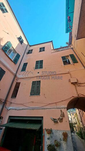 Appartamento trilocale in vendita in Via Fontana, Badalucco