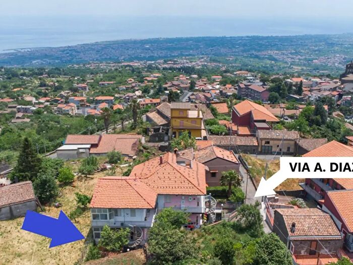 Appartamento quadrilocale in vendita in Vico II Diaz, Sant'Alfio