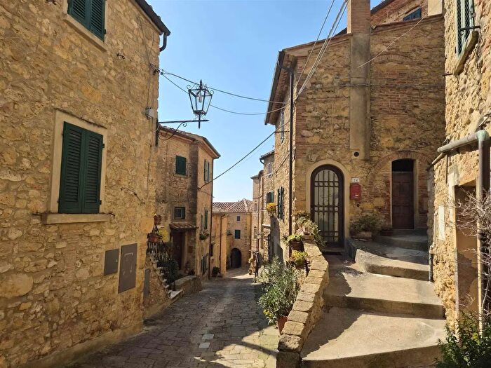 Appartamento quadrilocale in vendita in Via Guglielmo Mrconi, Casale Marittimo