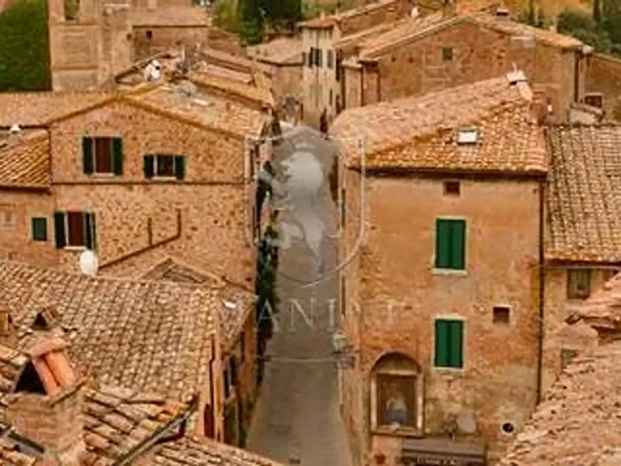 Appartamento con 5 locali in vendita in Via Umberto, Montalcino
