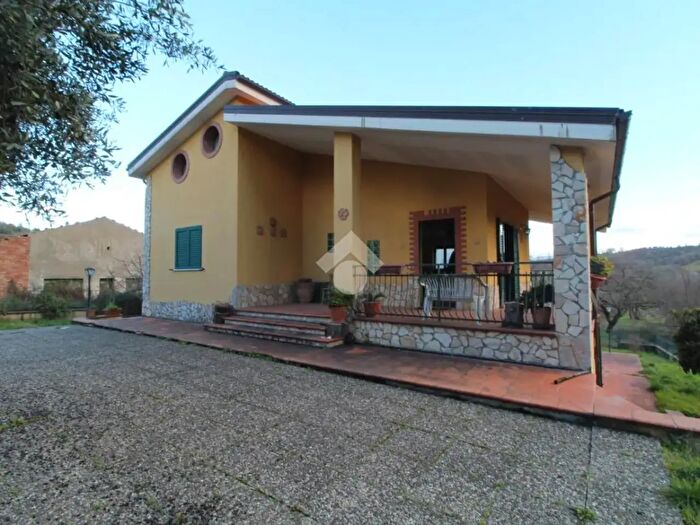Casa con 8 locali in vendita in Via S Raffaele, Montalto Uffugo