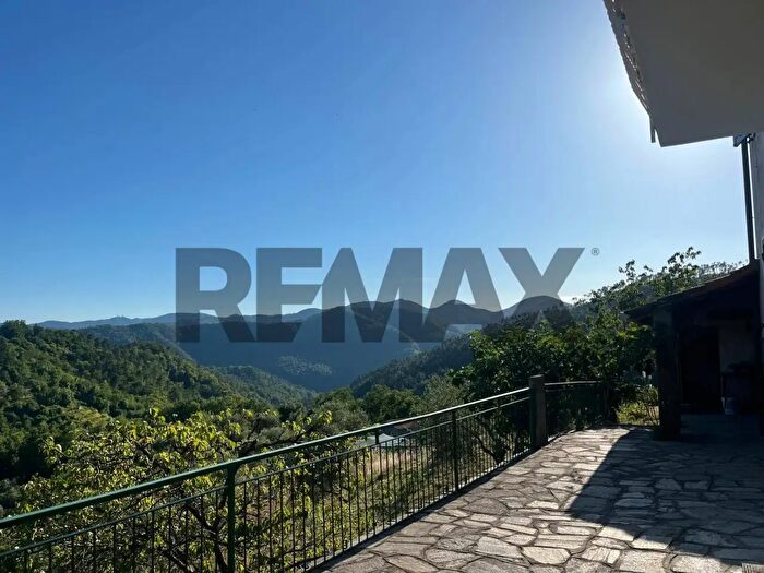 Casa con 5 locali in vendita in Sesta Godano