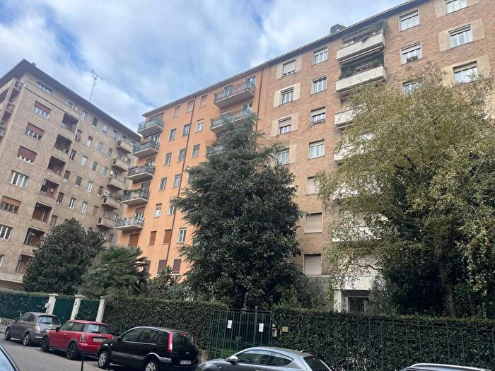 Appartamento con 5 locali in affitto in Via Achille Zezon, Centrale, Milano