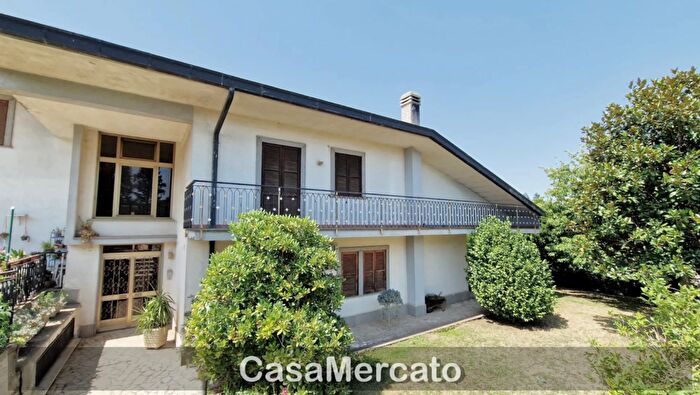 Appartamento trilocale in vendita in Via Rocca Priora, Rocca Di Papa