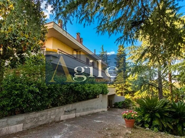 Casa con 9 locali in vendita in Via dei Peschi, Ascoli Piceno
