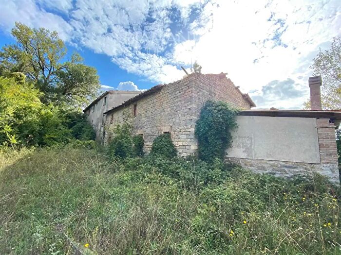 Casa quadrilocale in vendita in Gubbio