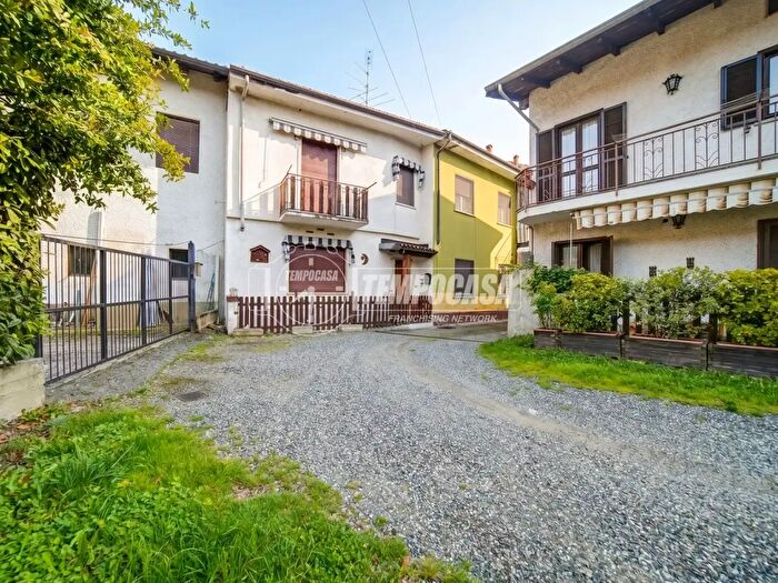 Casa trilocale in vendita in Piazza Vittorio Veneto, Marano Ticino