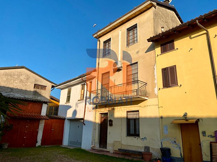 Casa trilocale in vendita in Via Pollini Stefano, Villanova DArdenghi