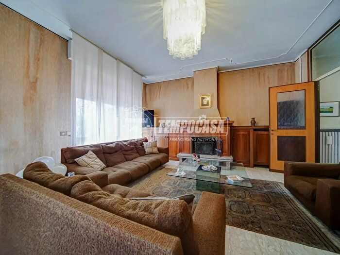 Appartamento con 5 locali in vendita in Via Giuseppe Mazzini, Cassano Magnago