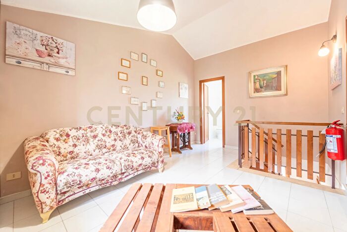 Casa trilocale in vendita in Via Colle SantAngelo, Serrone