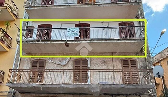 Appartamento trilocale in vendita in Via Santa Chiara, Bagheria