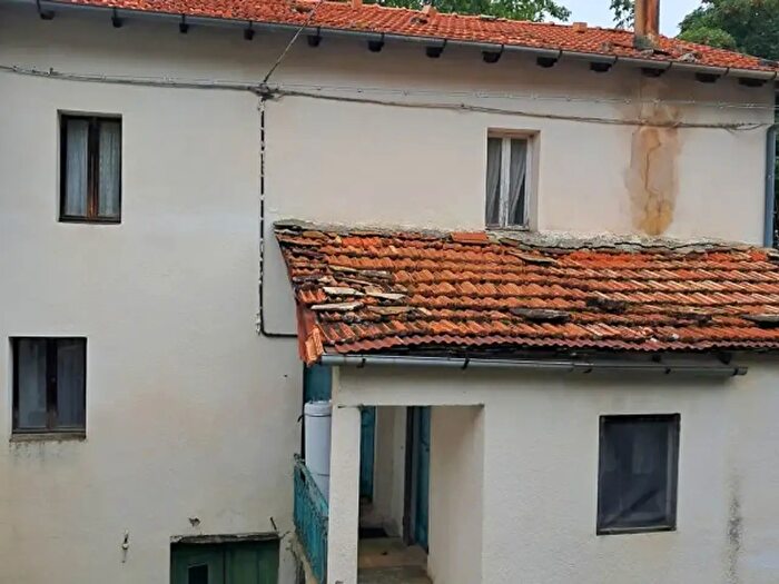 Appartamento trilocale in vendita in Strada San Rocco, Tizzano Val Parma