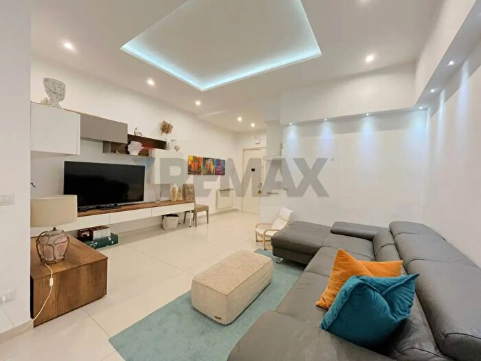 Appartamento trilocale in vendita in Via Nuovo San Rocco, Napoli