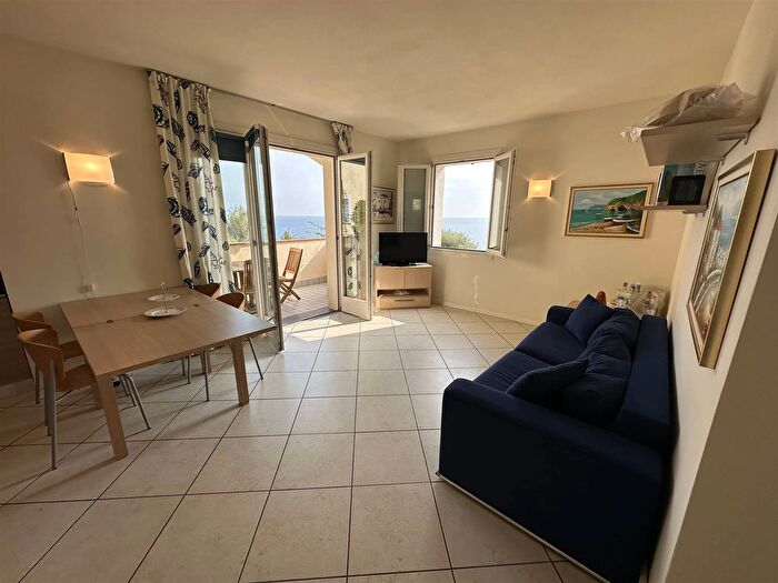 Appartamento trilocale in vendita in Spotorno Savona Sv, Spotorno