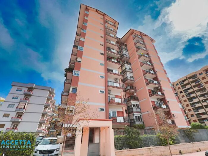 Appartamento trilocale in vendita in Via Lago Trasimeno, Taranto